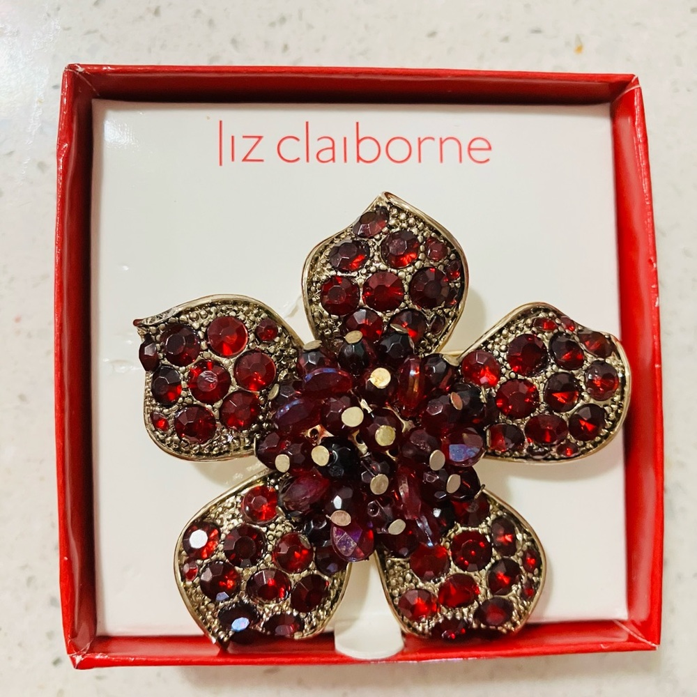 Lis Clairborn Pin